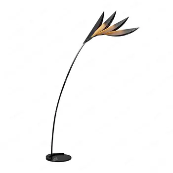 Скандинавски под лампа Дизайнерски декора на стаята под лампа за дневна Вила под формата на листа фламинго Настолна лампа с подсветка Черен